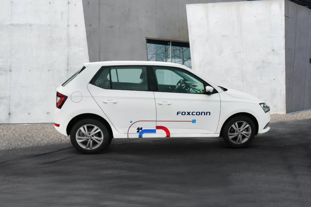 polepy-vozu-foxconn.jpg